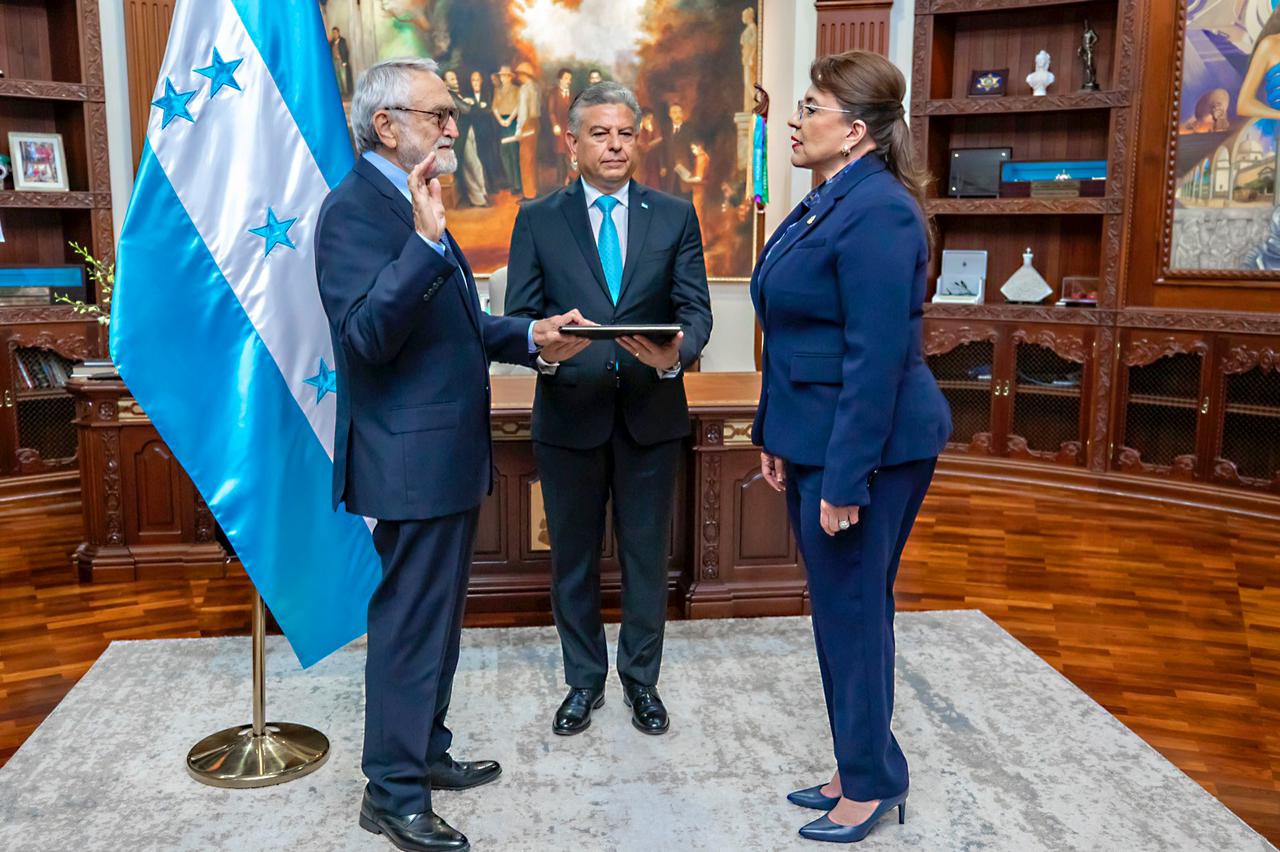 Juramentan a Sir Salvador Moncada como embajador el China - Hondumedios