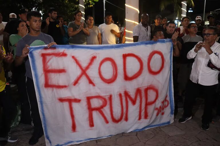 Caravana migrante sale del sur de México hacia EE.UU. a una semana del regreso de Donald Trump