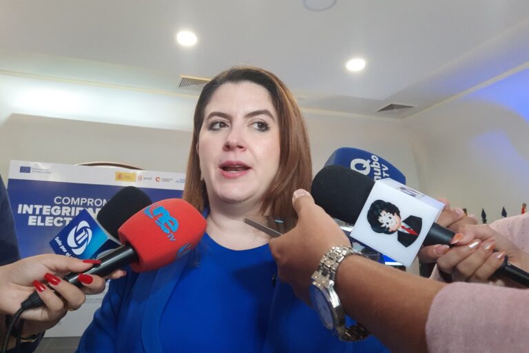 CNE denuncia intromisión militar en control de maletas electorales