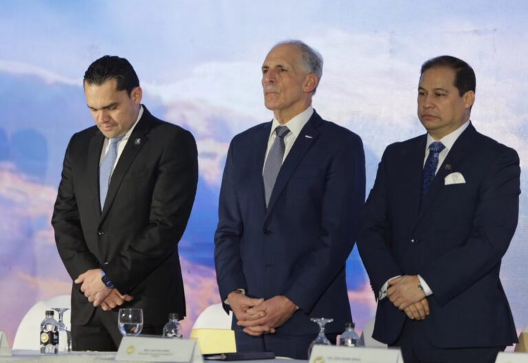 Presidente Asfura reafirma compromiso con la libertad de prensa en entrega del “Álvaro Contreras”